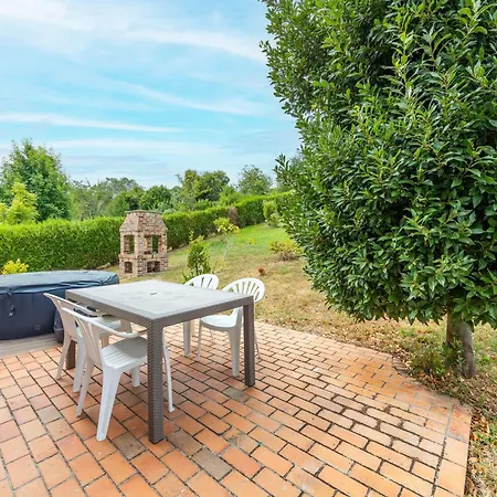 L'asylum - 1000 M2 De Jardin Casa vacanze